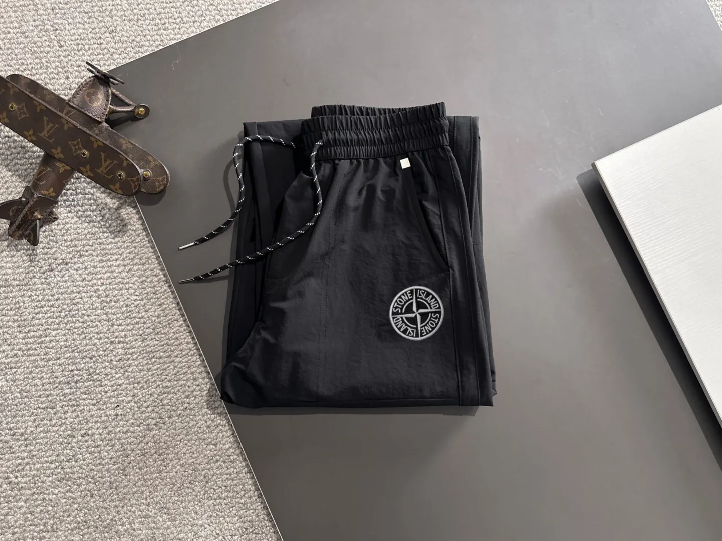 🅿️390 next day shipping Stone Island 2025 spring and summer new elastic band casual pants, thin counter custom fabrics, high breathability and comfort, impeccable details, brand element design concept, reflecting high quality. It feels delicate and soft! It presents a casual cut and the upper body shape is great! Size: M-4XL